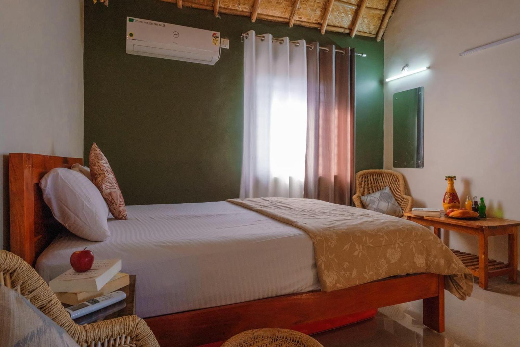 The Hideout Cottage And Restaurant هامبي المظهر الخارجي الصورة